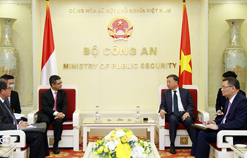 General To Lam and Indonesian Ambassador to Vietnam Denny Abdi at the event.